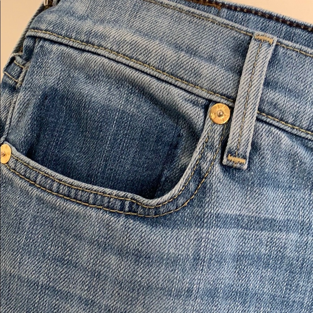 True Religion Mid-Rise Relaxed Ombré Hem Boyfriend Jean 28 - Picture 6 of 13